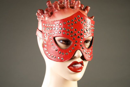 Красная маска-очки с фурнитурой в виде заклепок - 0
