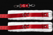 Бело-красные наручники из натуральной кожи с нежным мехом - 3