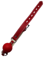 Красный силиконовый кляп-шарик с фиксацией и замочком - 4