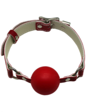 Красный силиконовый кляп-шарик с фиксацией и замочком - 0