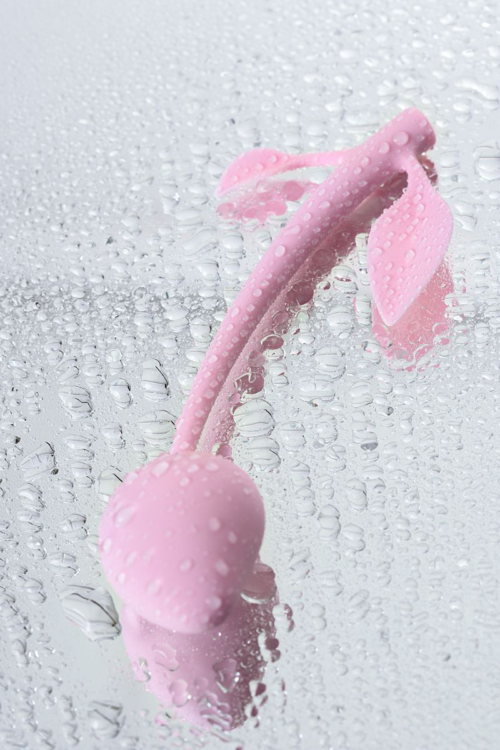 Розовый силиконовый вагинальный шарик с лепесточками - 7