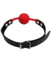 Красный силиконовый кляп-шарик с фиксацией на черных ремешках - 2