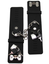 Черные силиконовые наручники с фиксацией на карабинах - 2