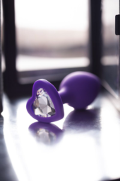 Фиолетовая анальная втулка с прозрачным стразом-сердечком - 7 см. - 9