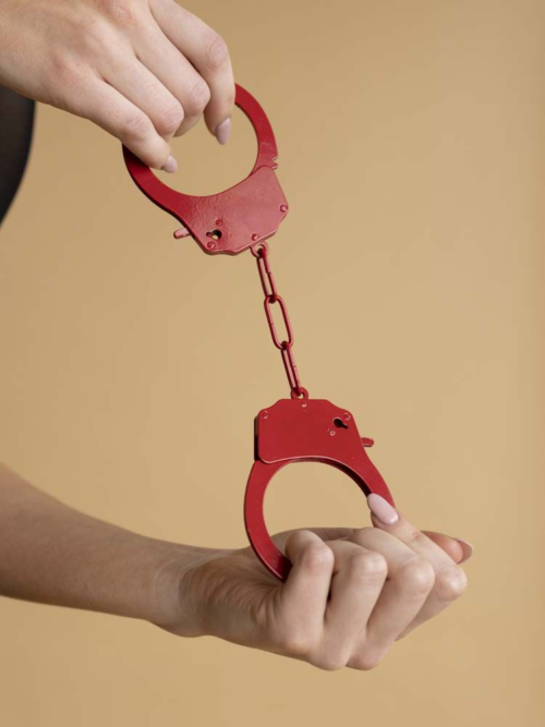 Красные стальные наручники - 1