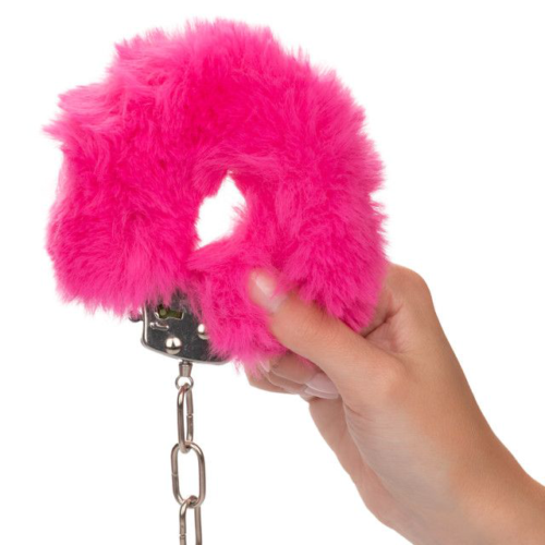 Металлические наручники с розовым мехом Ultra Fluffy Furry Cuffs - 4