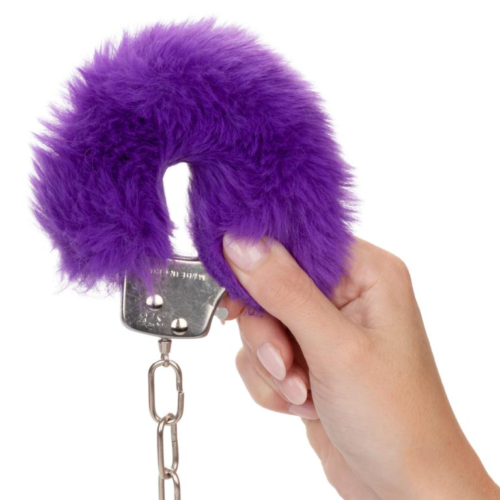Металлические наручники с фиолетовым мехом Ultra Fluffy Furry Cuffs - 4