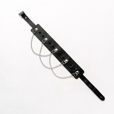 Черный чокер с шипами и металлическими цепочками - 1