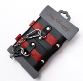 Черно-красные кожаные наручники на металлической сцепке - 0