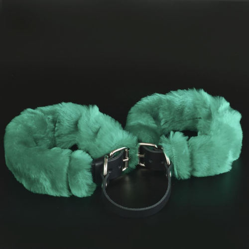 Черные кожаные оковы со съемной зеленой опушкой - 1