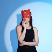 Оригинальная красная маска «Кошка» с ушками - 3
