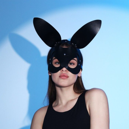 Черная маска «Непослушная зайка» с ушками - 4