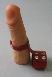 Красный кожаный поводок на пенис с кнопками - 0