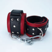 Красно-чёрные кожаные наручники с меховым подкладом - 0