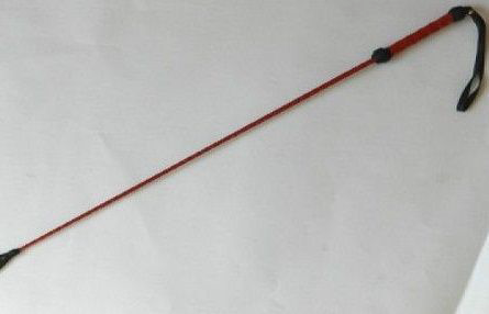 Короткий красный плетеный стек с наконечником-ладошкой - 70 см. - 1