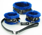 Набор из наручников и ошейника с синим мехом BDSM Light - 1