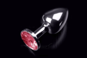 Маленькая серебристая анальная пробка с круглым кончиком и рубиновым кристаллом - 7 см. - 0