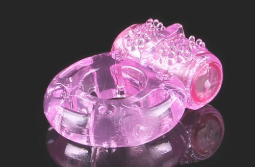 Розовое виброкольцо с рельефом в виде бабочки - 0