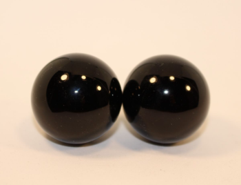 Чёрно-белые вагинальные шарики со смещенным центром тяжести
