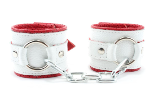 Бело-красные кожаные наручники с кольцом - 2