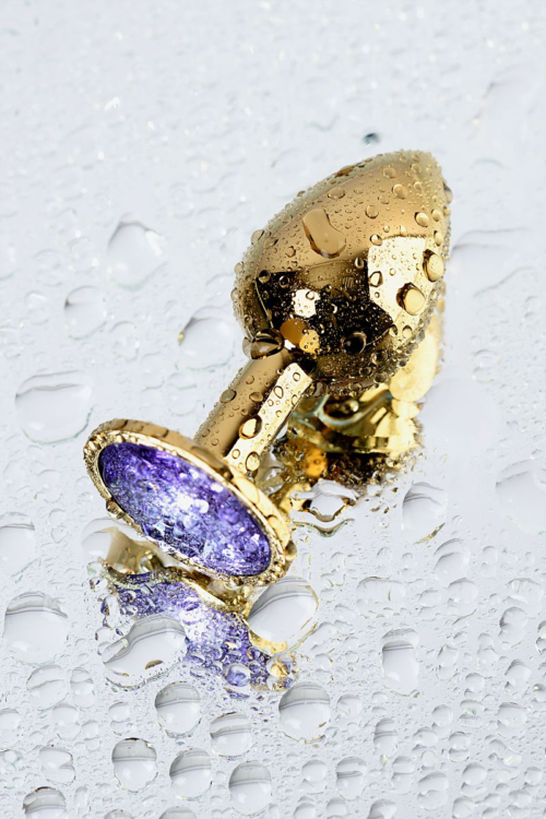 Золотистая коническая анальная пробка с фиолетовым кристаллом - 7 см. - 8