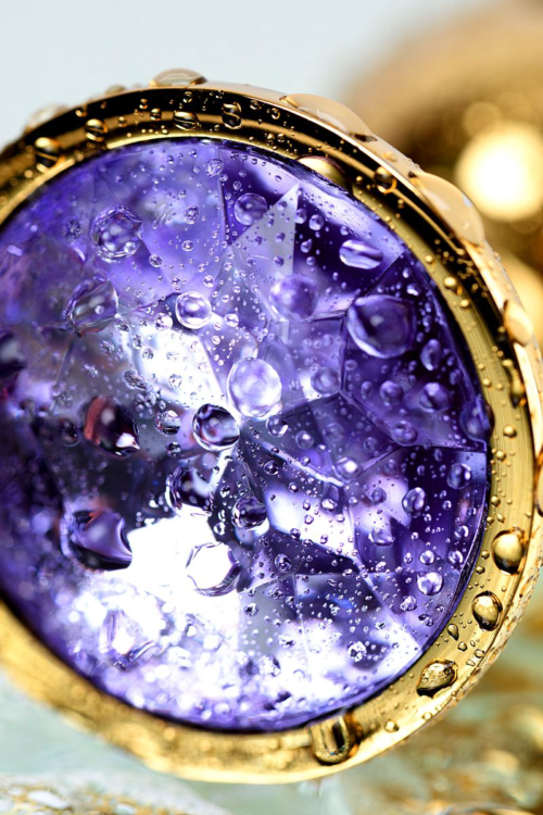 Золотистая коническая анальная пробка с фиолетовым кристаллом - 7 см. - 9
