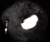Серебристая анальная пробка с длинным черным хвостиком - 0