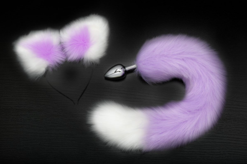 Серебристая анальная пробка с фиолетово-белым хвостиком и ободком-ушками - 0