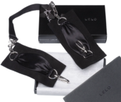 Черные шелковые наручники с цепочкой Sutra (LELO) - 0