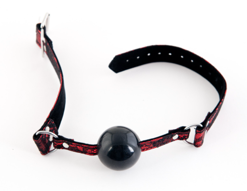 Чёрный кляп-шар с кружевным красным ремешком - 0