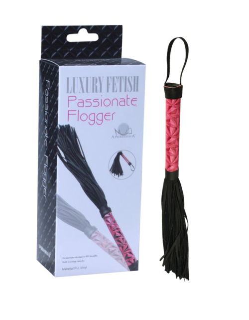 Аккуратная плетка с розовой рукоятью Passionate Flogger - 39 см. - 1