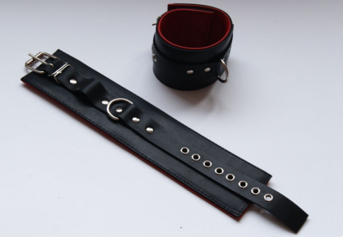 Чёрные подшитые кожаные наножники с красным подкладом - 0