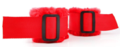 Красные меховые наручники на регулируемых черных пряжках - 0