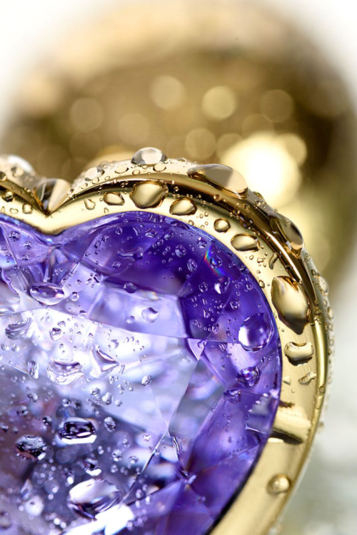 Золотистая анальная втулка с фиолетовым кристаллом-сердечком - 7 см. - 3