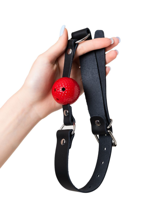 Красный кляп-шарик на черном регулируемом ремешке - 5