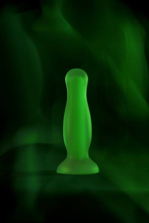 Зеленая, светящаяся в темноте анальная втулка Victor Glow - 10 см. - 11