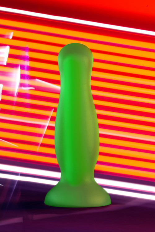 Зеленая, светящаяся в темноте анальная втулка Victor Glow - 10 см. - 13