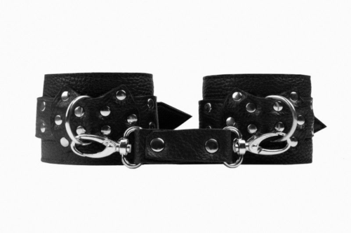 Черные наручники с фиксацией на двух карабинах - 3
